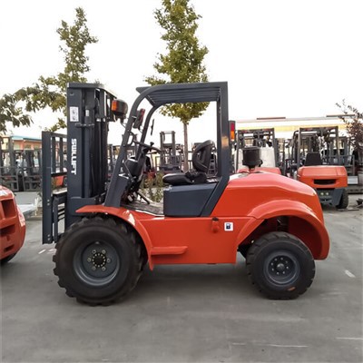 Stivuitor All Terrain cu 3 roți