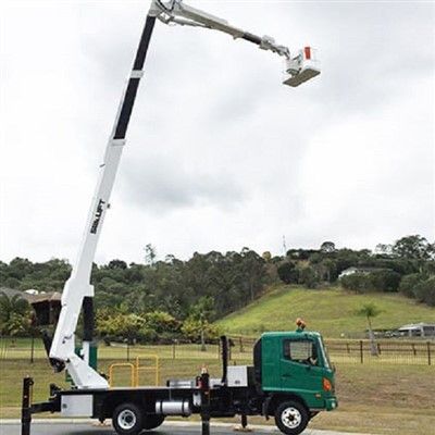 Camion cu cupa de constructii